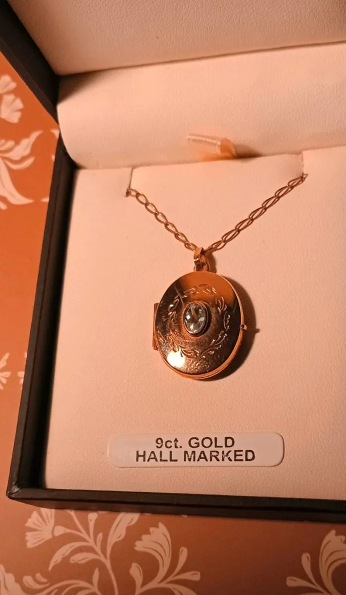 9ct gold locket