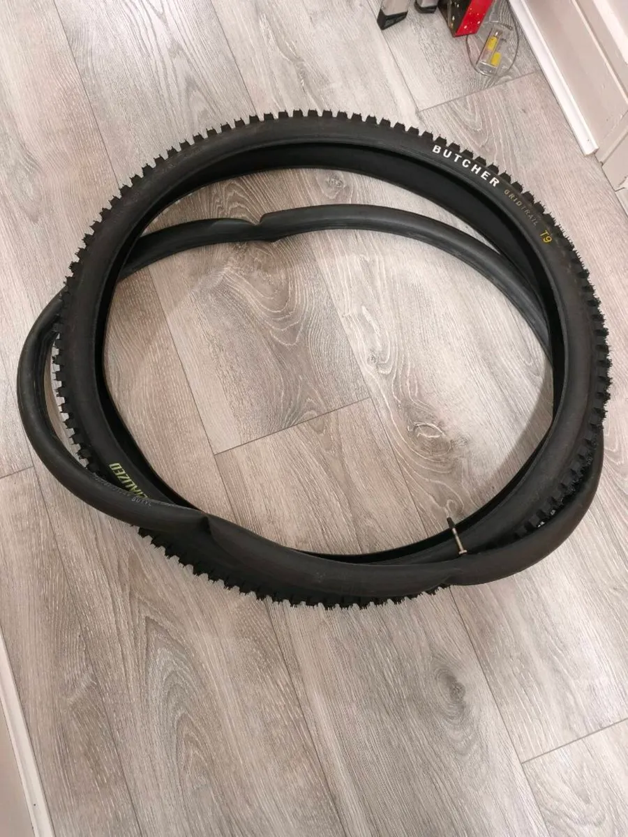 Mountain bike tyre and inner Tube