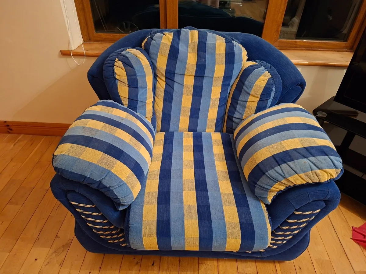 3 +1+1 seater couch and chairs - Image 3