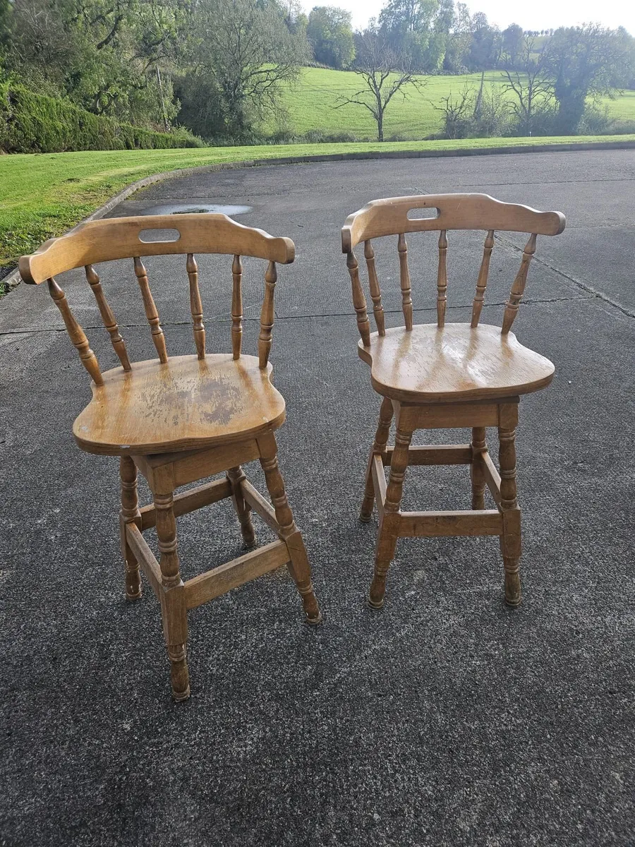 Swivelling counter chairs. - Image 2