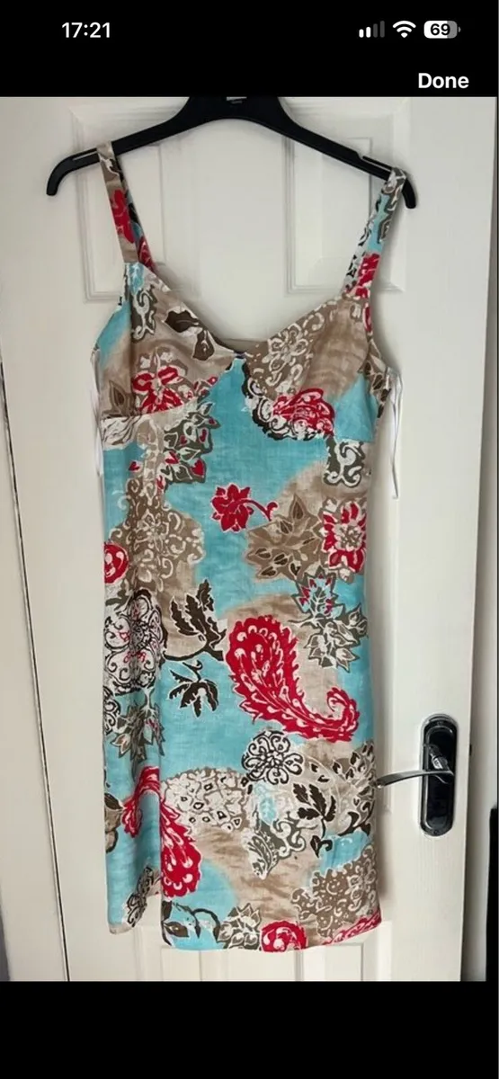 Ladies stunning dress size 8 €15 - Image 1