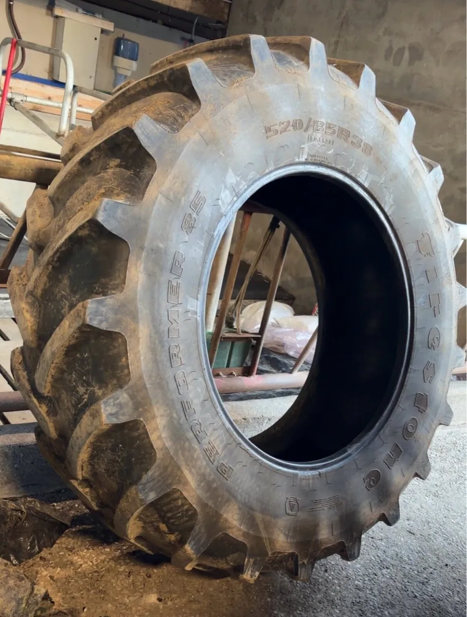 520 85R38 Firestone Tyre - Image 1