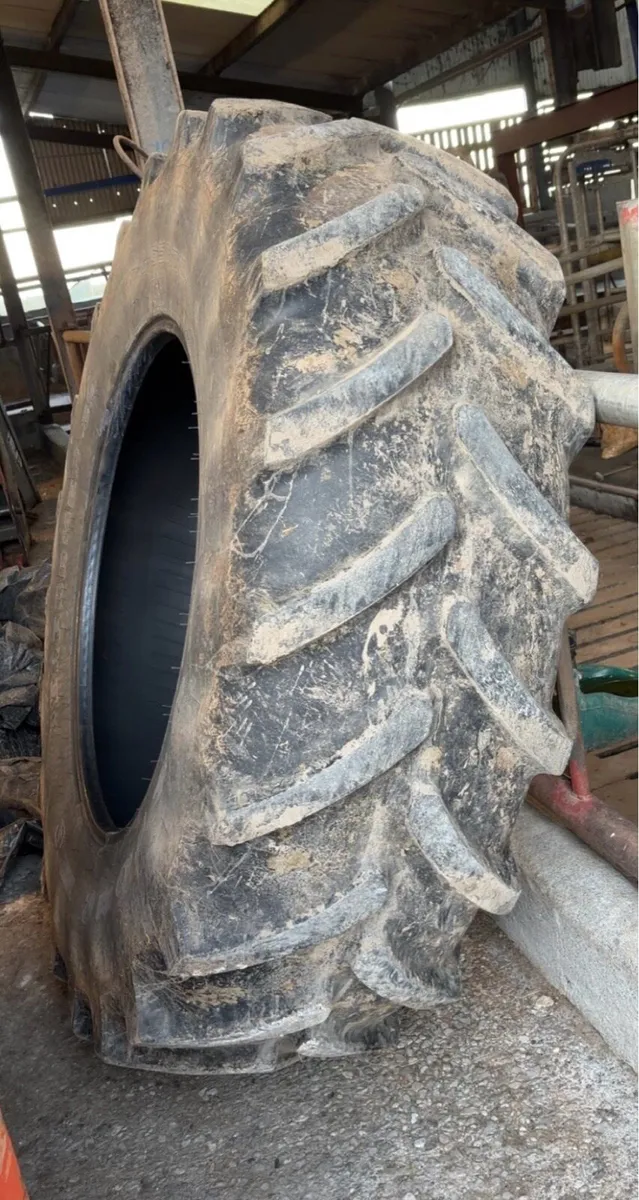 520 85R38 Firestone Tyre - Image 2