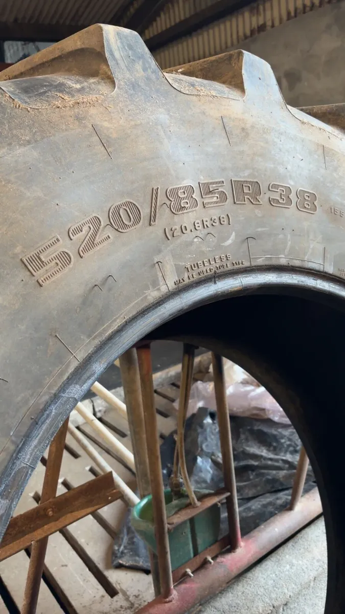 520 85R38 Firestone Tyre - Image 4