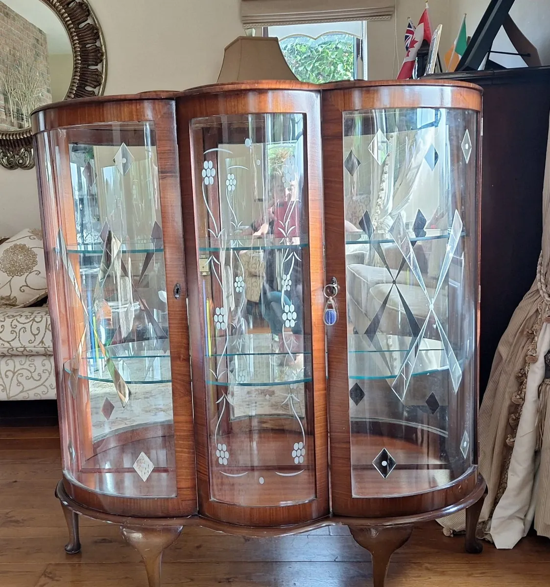 Antique glass/drinks cabinet - Image 2