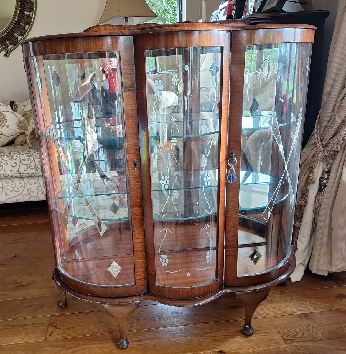 Antique glass/drinks cabinet - Image 4