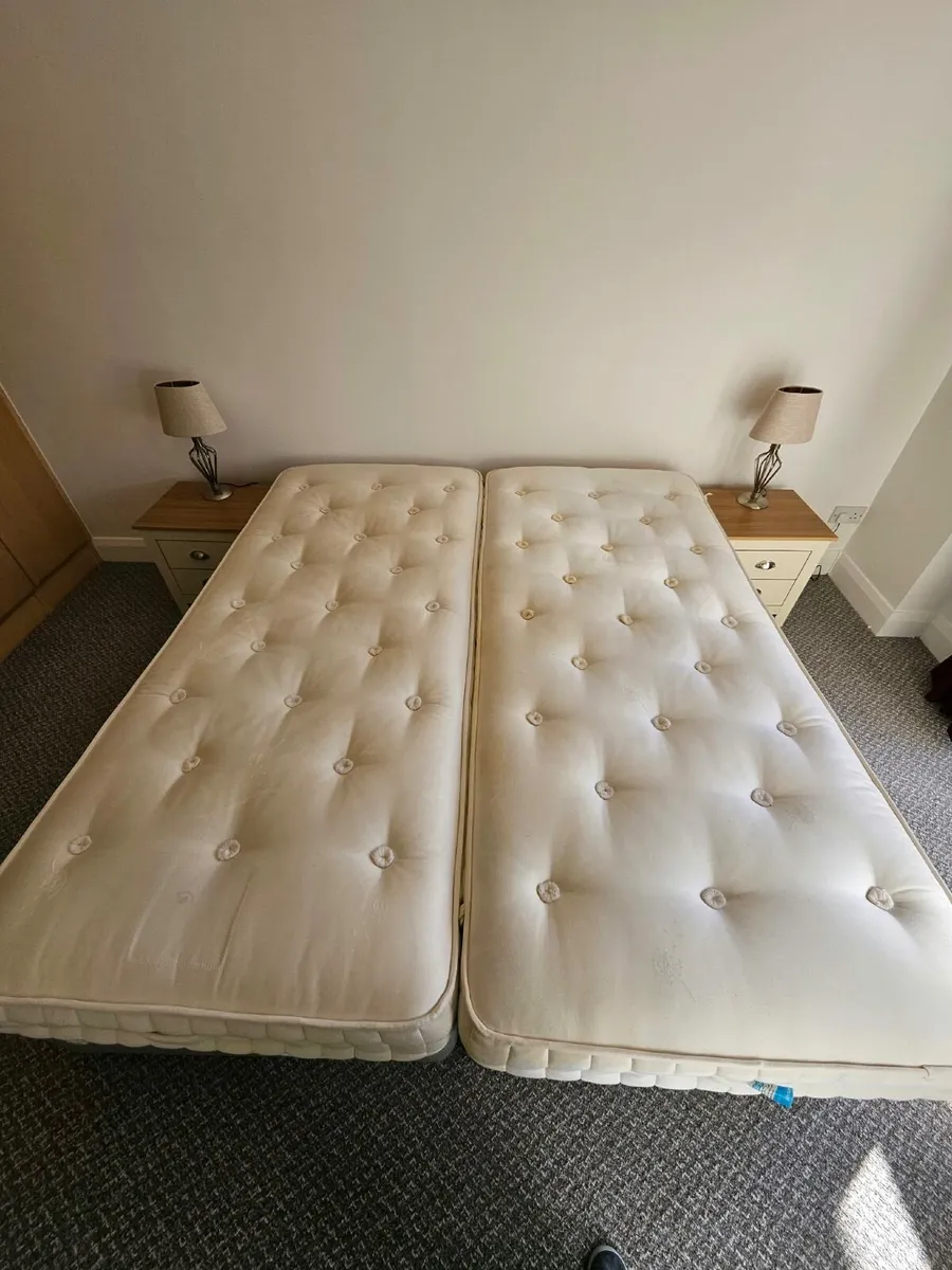 2 single beds - Image 2