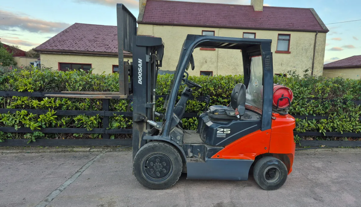 2021 doosan forklift - Image 3