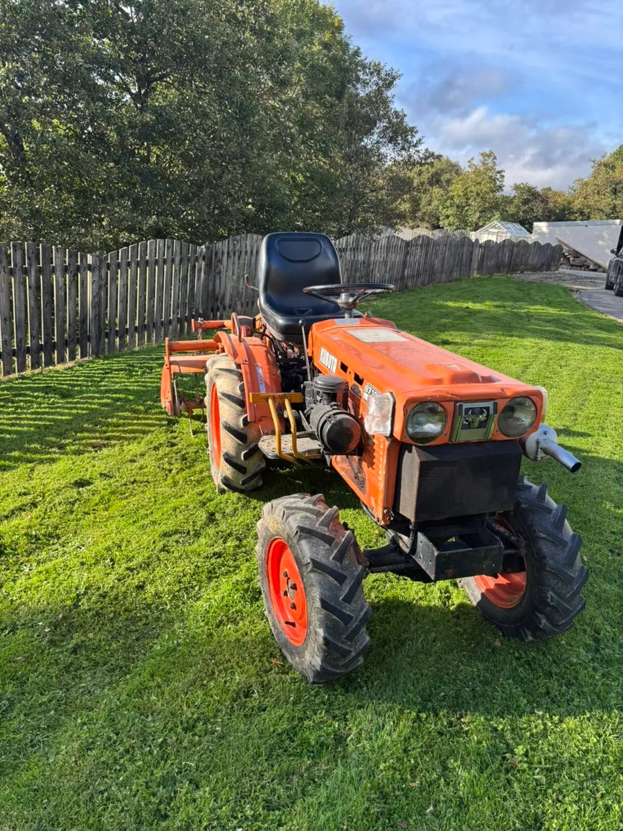 Kubota B7100 Compact Tractor - Image 1