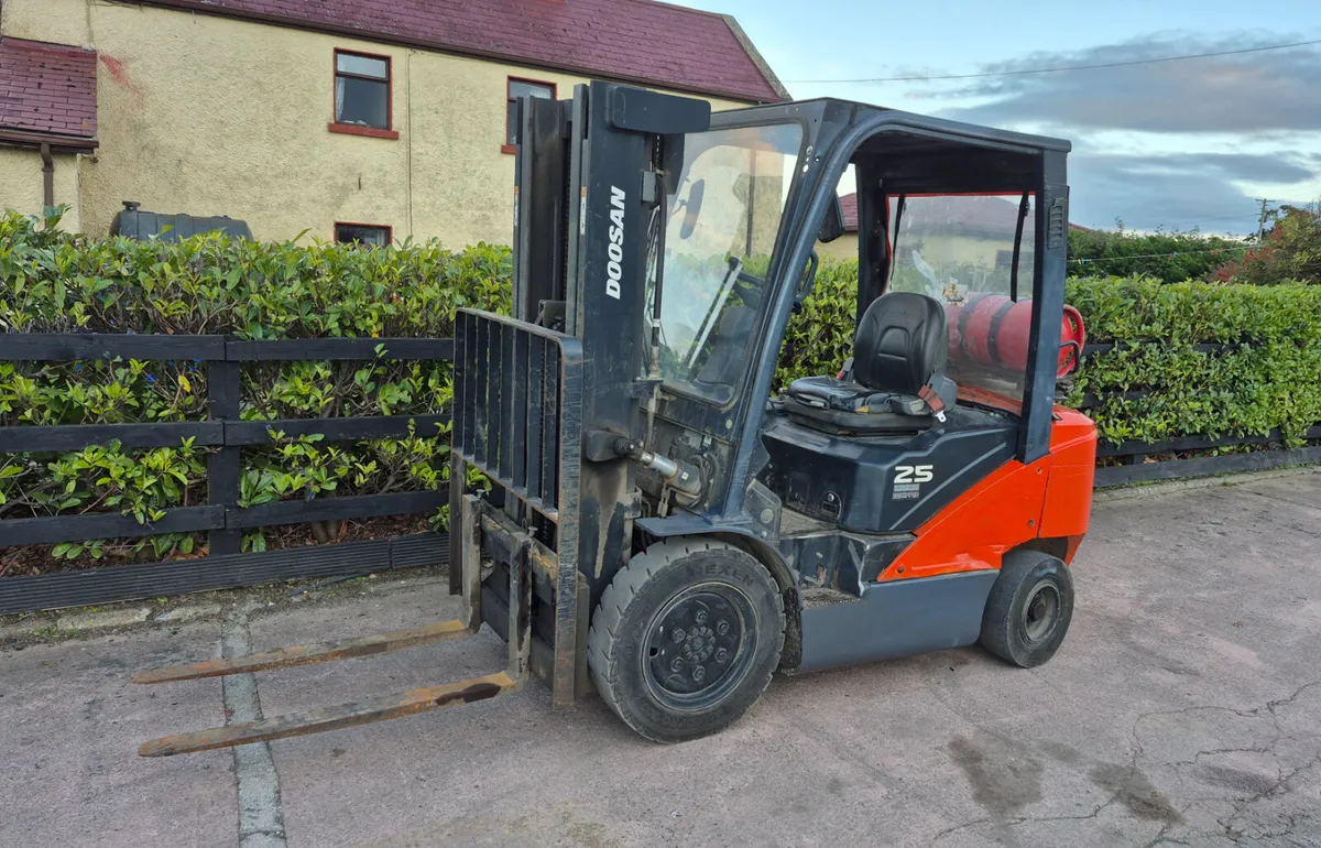 2021 doosan forklift - Image 2
