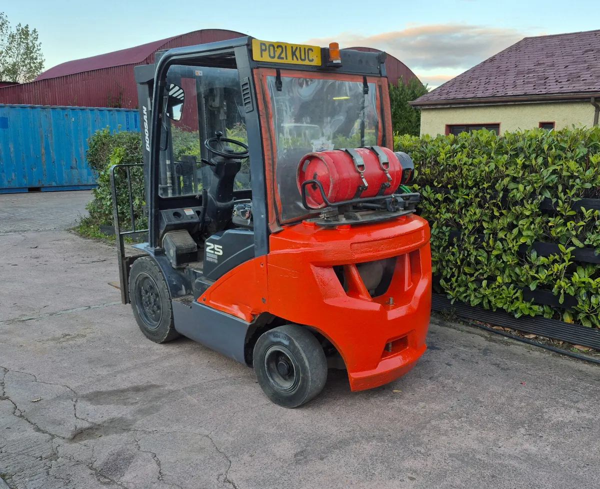 2021 doosan forklift - Image 4