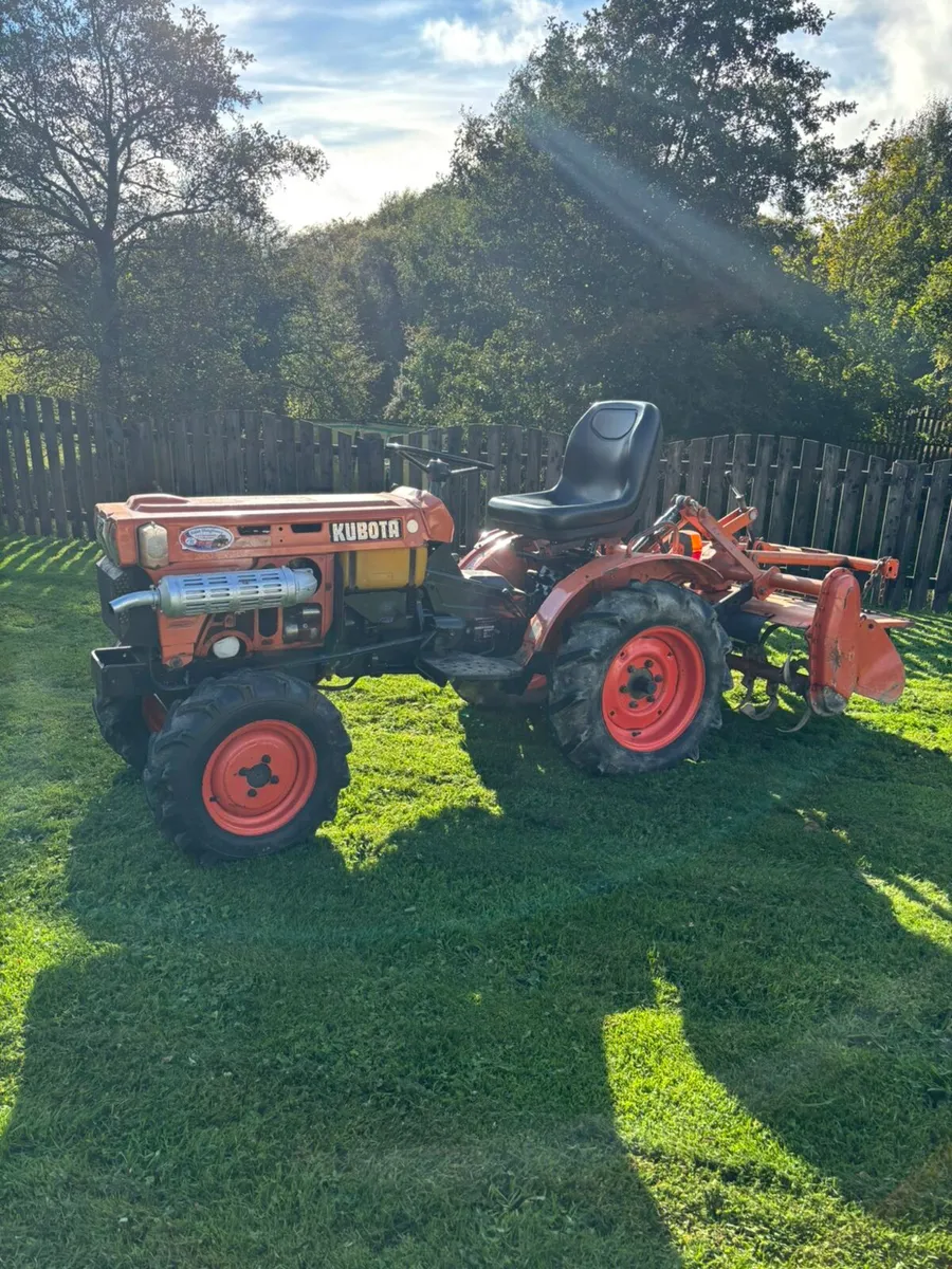 Kubota B7100 Compact Tractor - Image 4