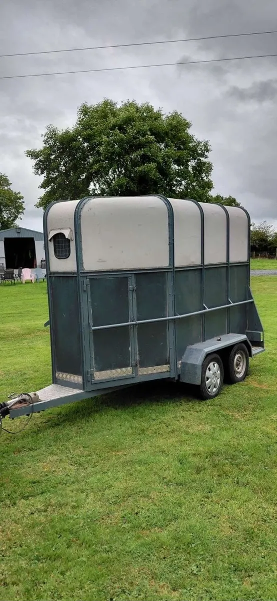Horse box - Image 2
