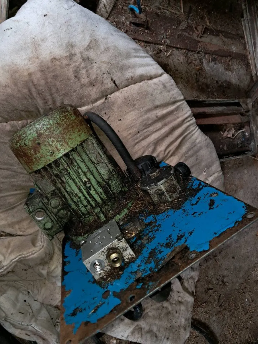 Malgar yard scraper, dairypower  box and pump - Image 3