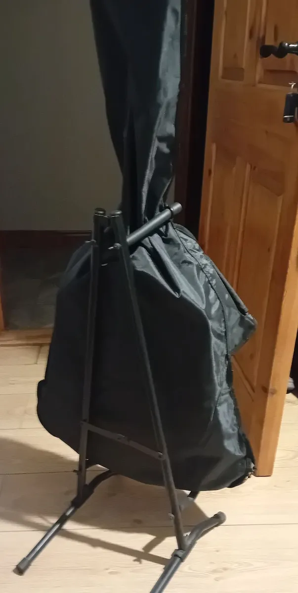 guitar stand & guitar Cover - Image 1