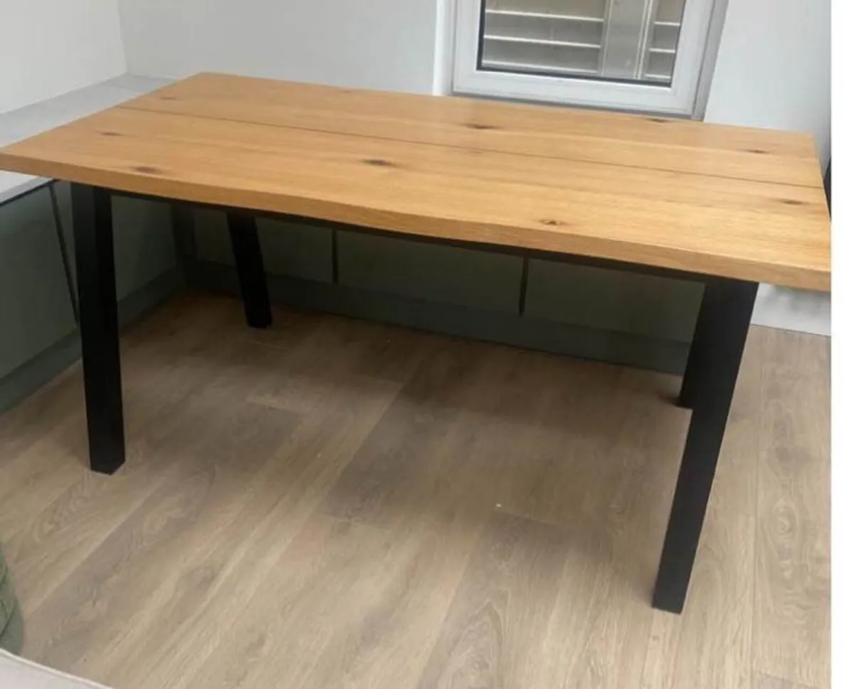 *BARGAIN *Dining table - Image 2