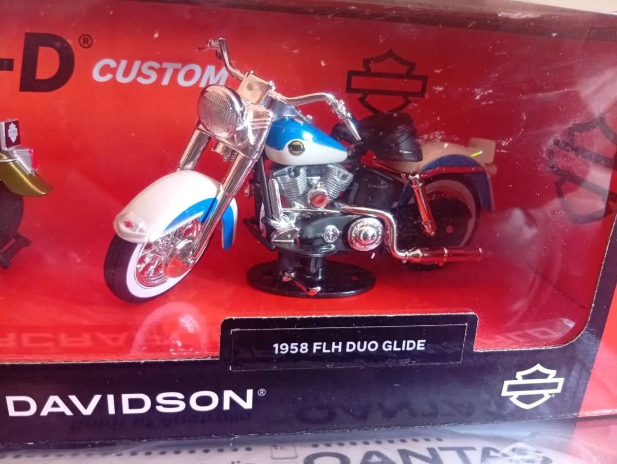 Harley Davidson motorbike diecast set - Image 2