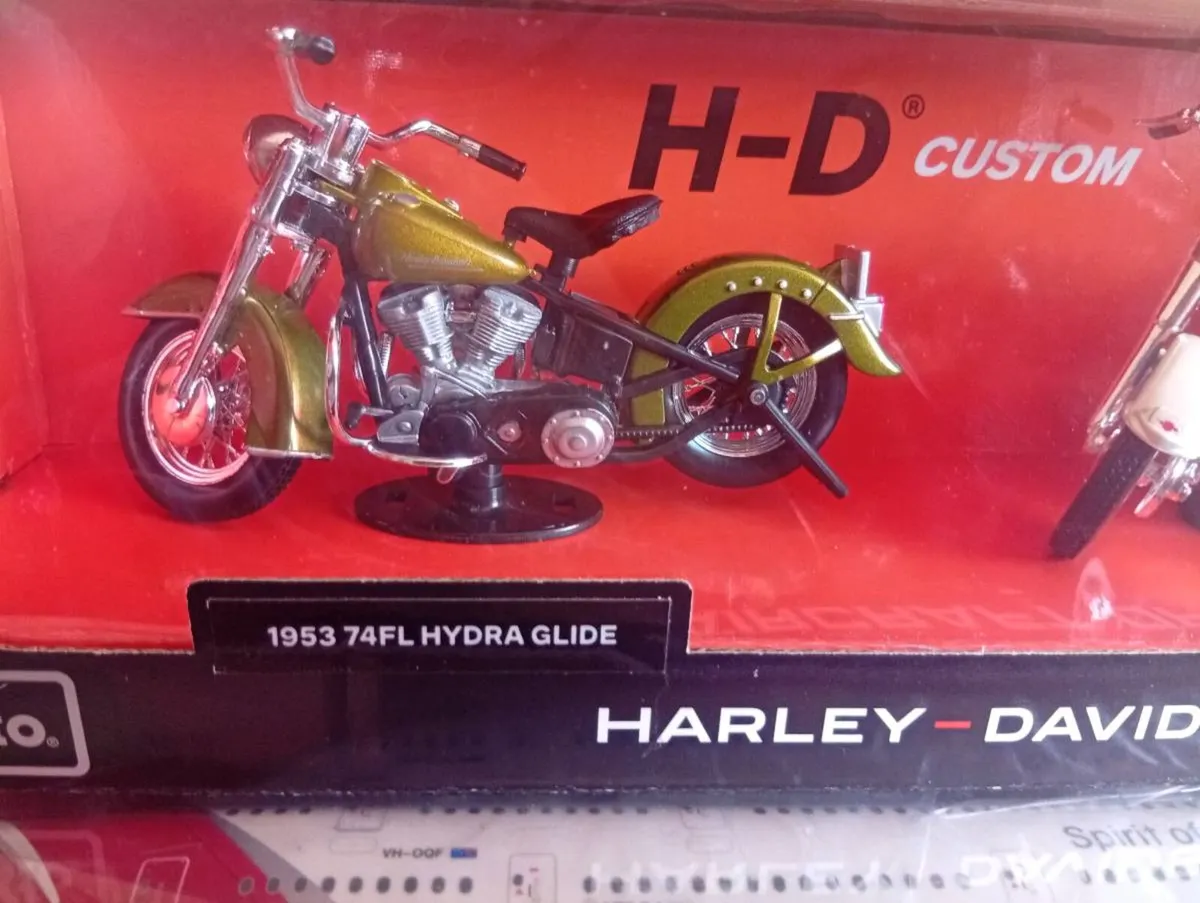 Harley Davidson motorbike diecast set - Image 3