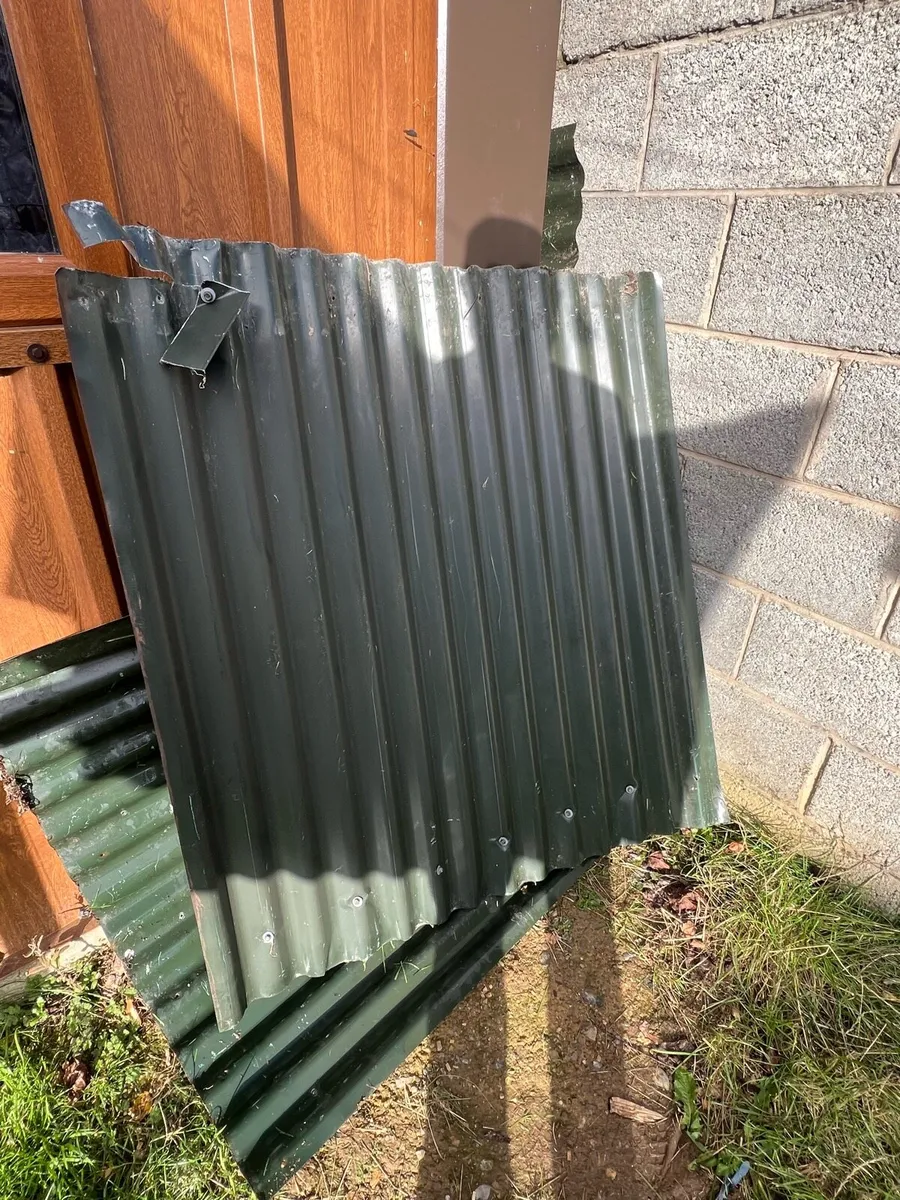 5 green corrugated metal roofing sheets - Image 2