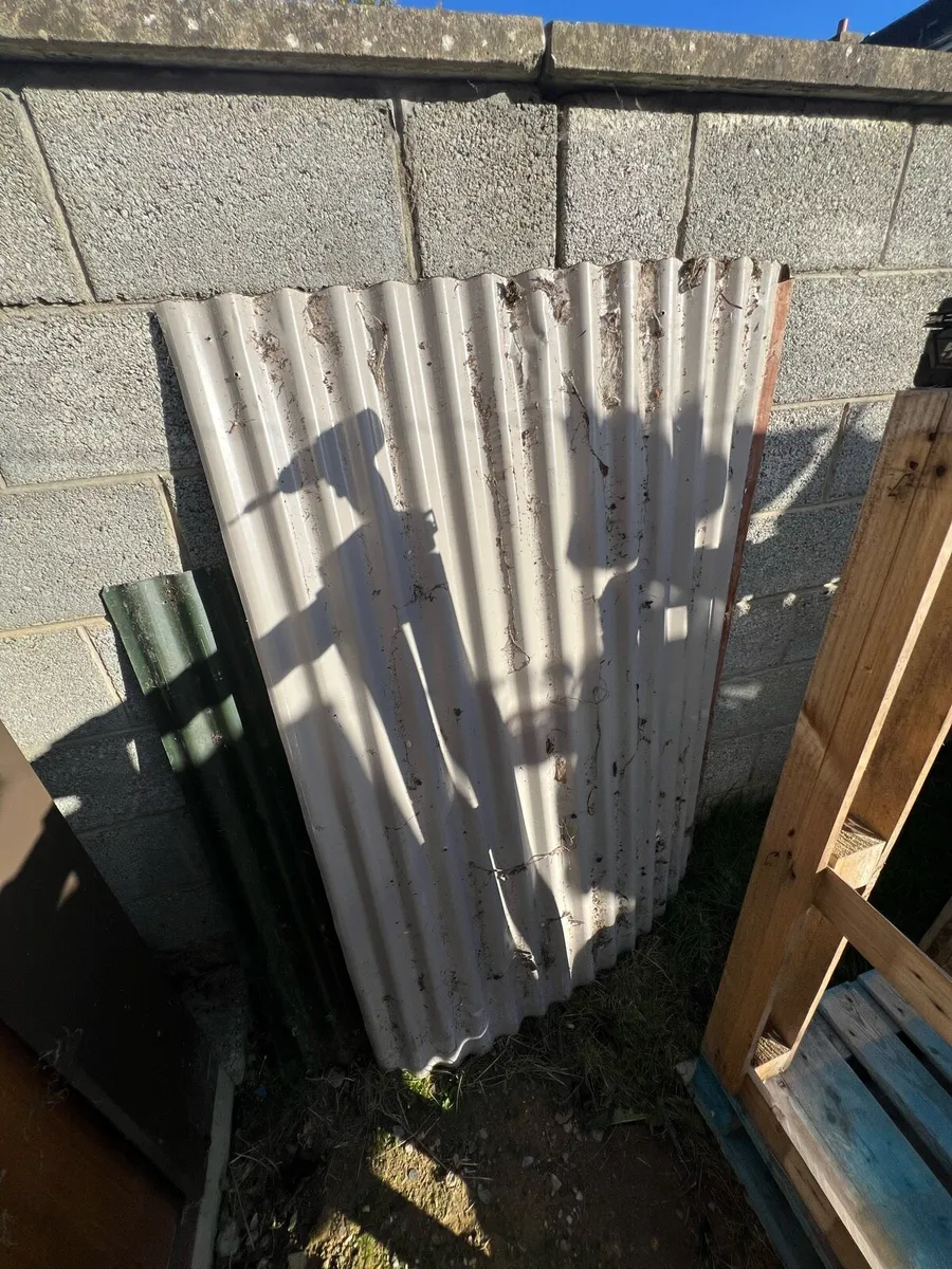 5 green corrugated metal roofing sheets - Image 3