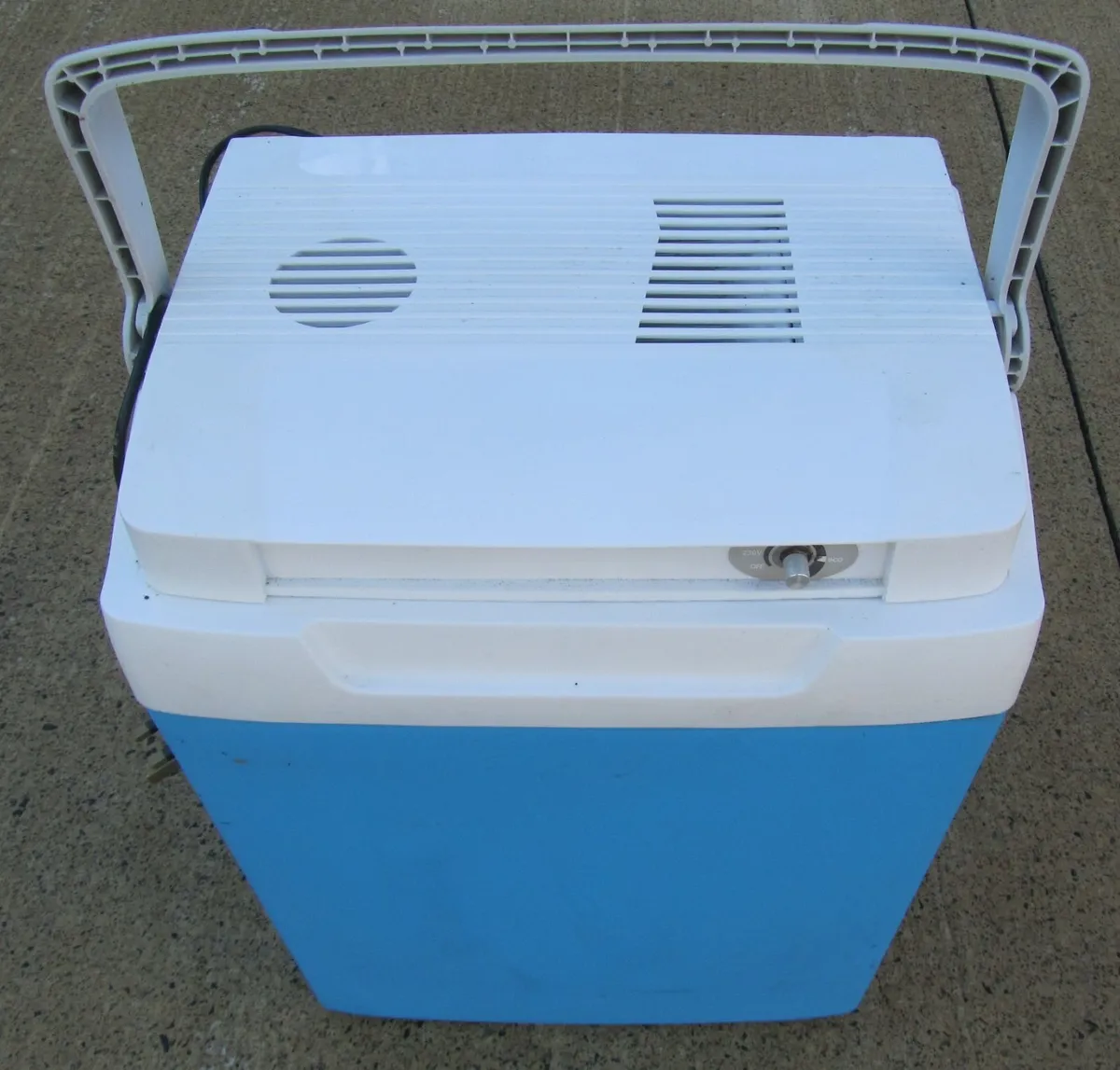 Portable cooler/warmer - Image 1