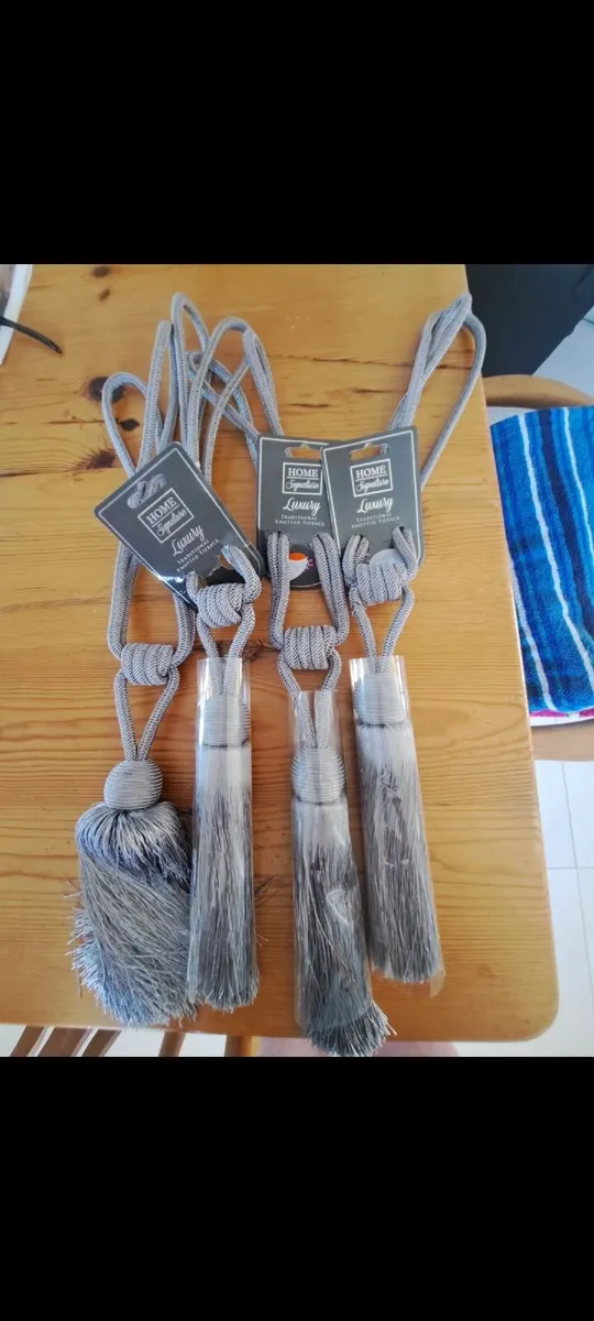 2 pairs of curtain tie backs NEW