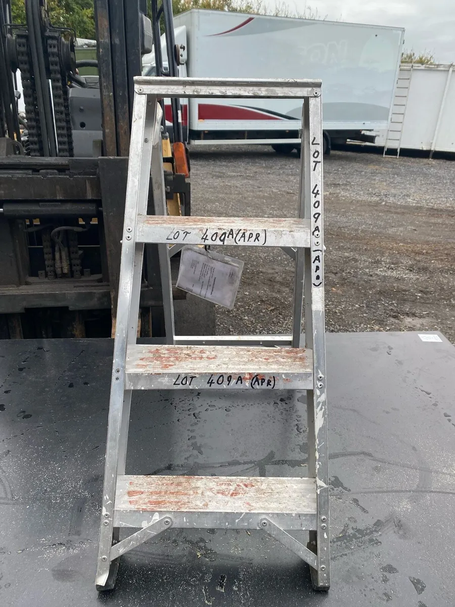 Small Step Ladder - Image 1