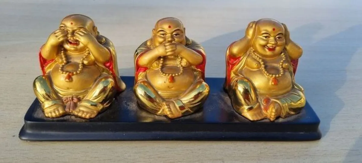 Three brass Buddha figurines - Image 1