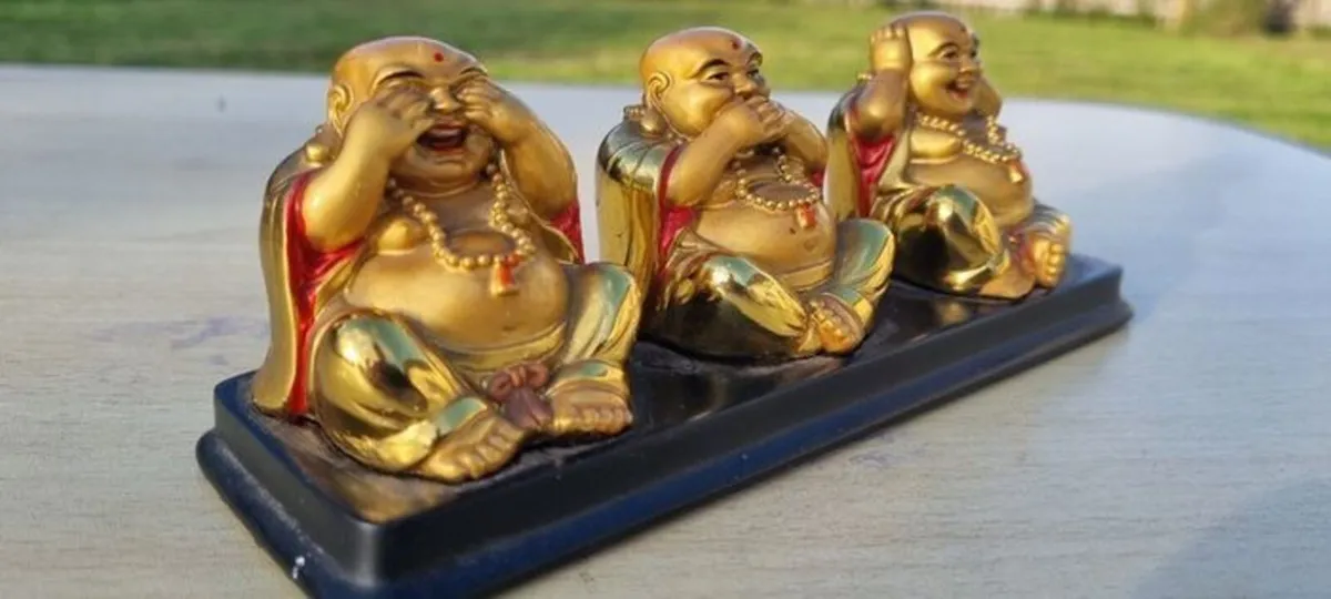 Three brass Buddha figurines - Image 2
