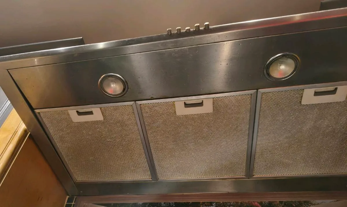 Cooker hood - Image 1