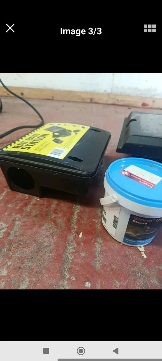 2 rat bait stations and poison - Image 1