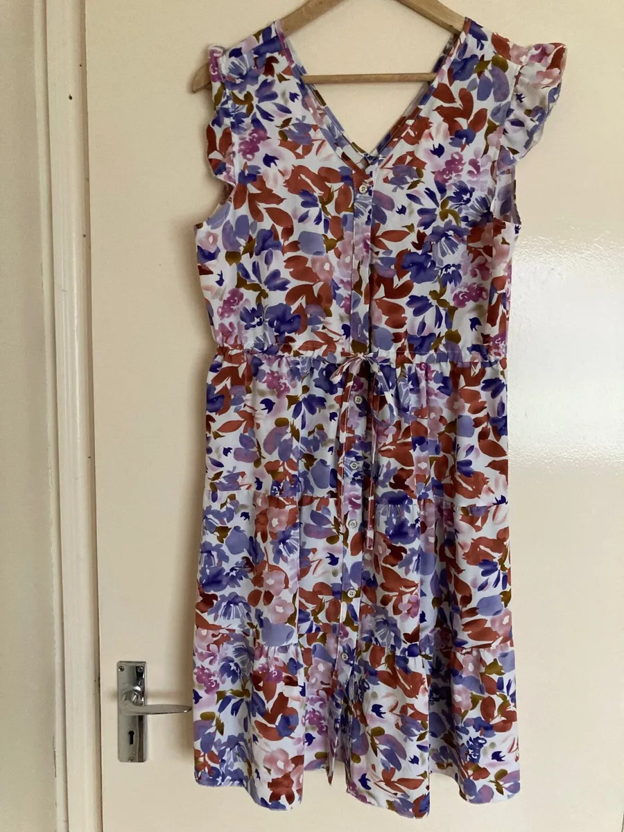 Ladies knee length dresses - Image 1