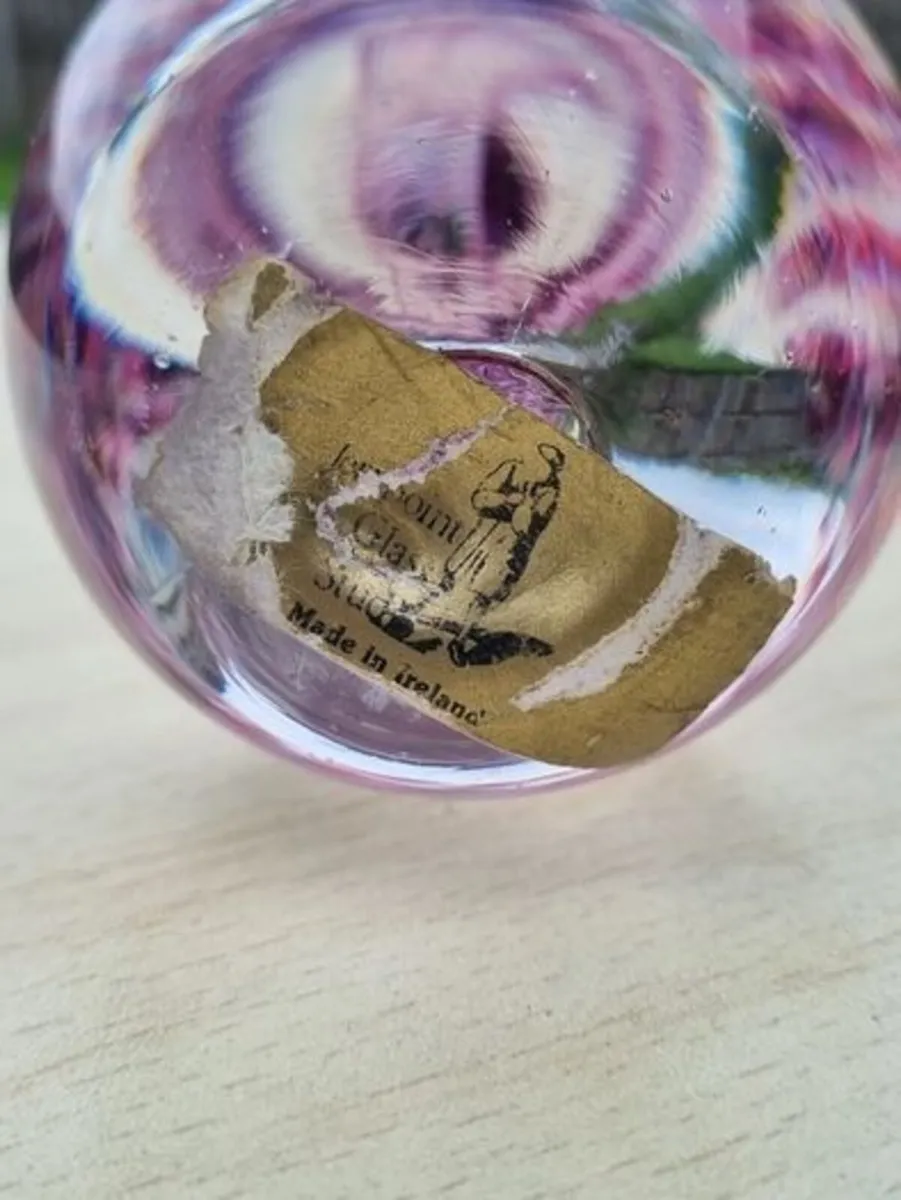 Glass paperweight by Jerpoint Glass - Image 4