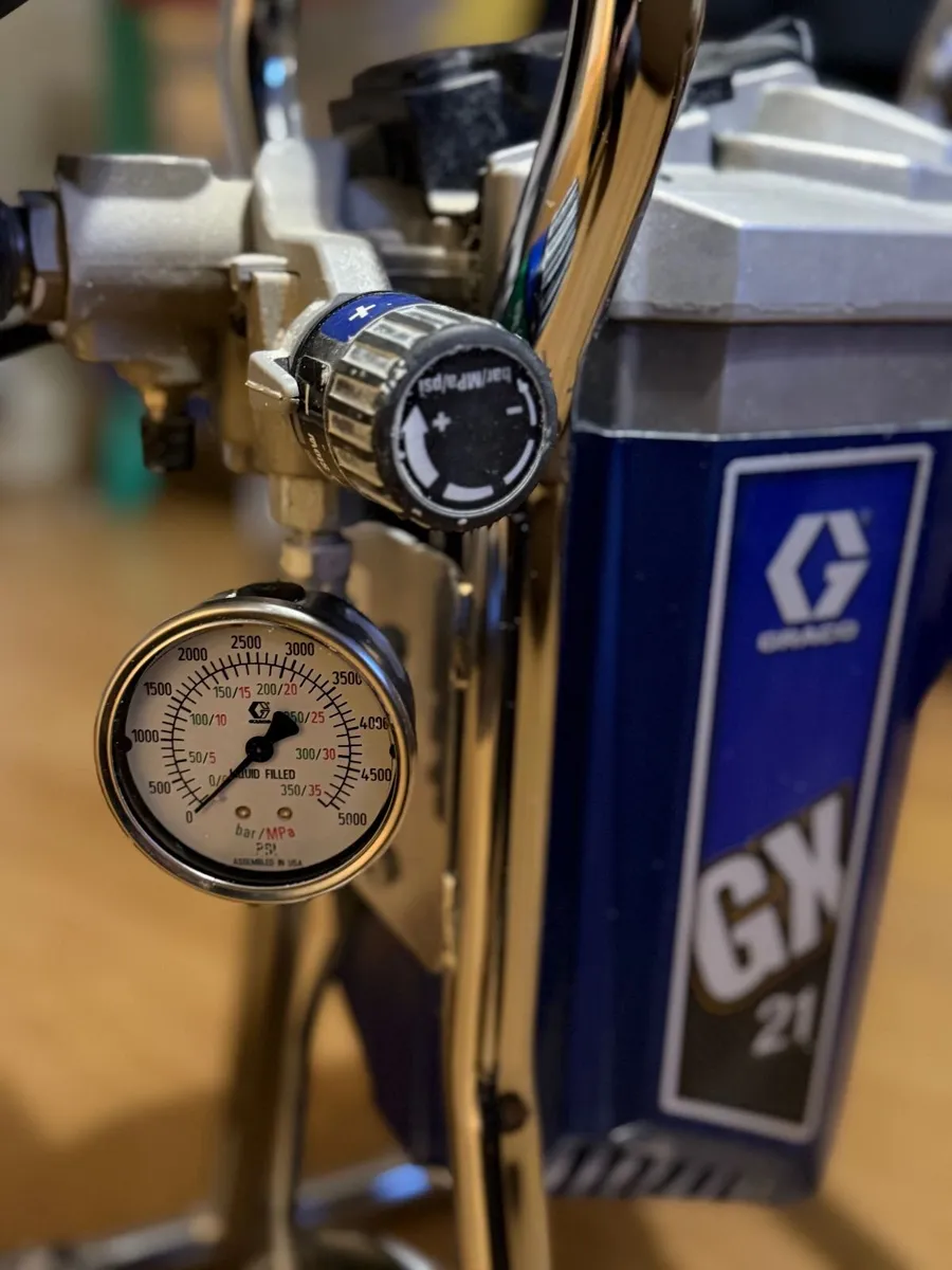 Graco GX21 Airless Sprayer + Direct Feed hopper - Image 2