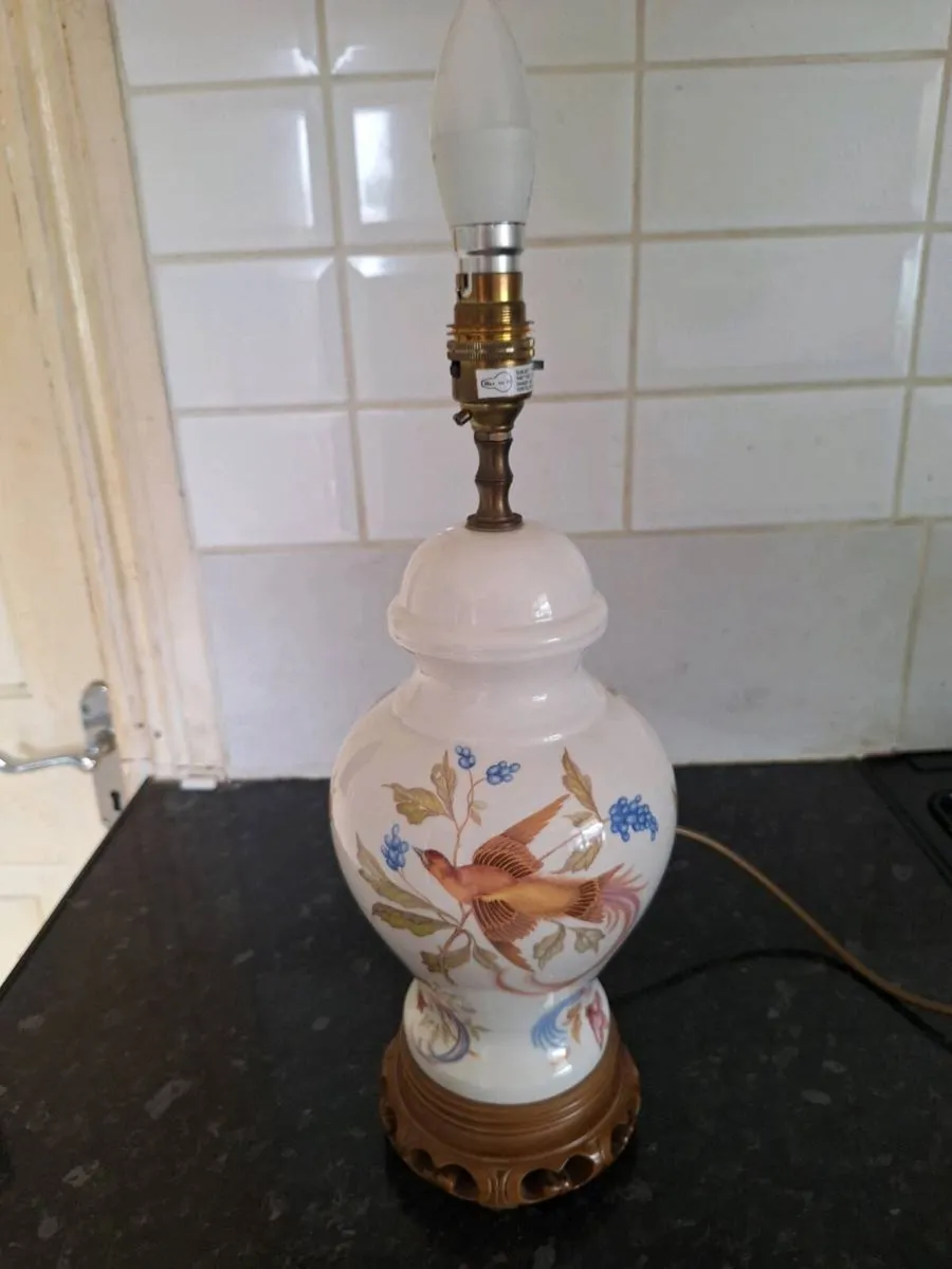 Beautiful ceramic table lamp - Image 1