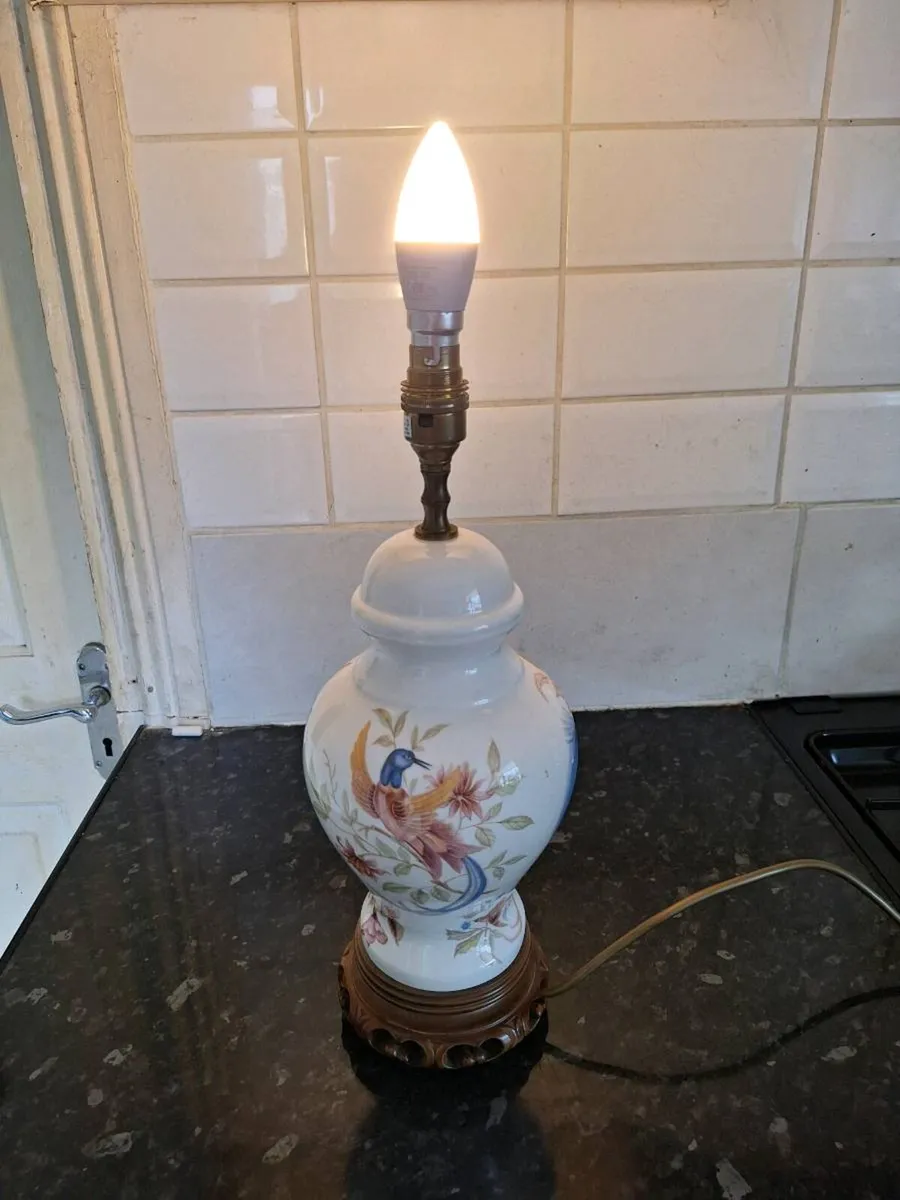 Beautiful ceramic table lamp - Image 3
