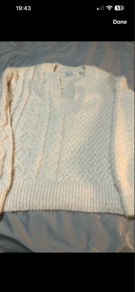 Ladies stunning jumper size M €5 - Image 1