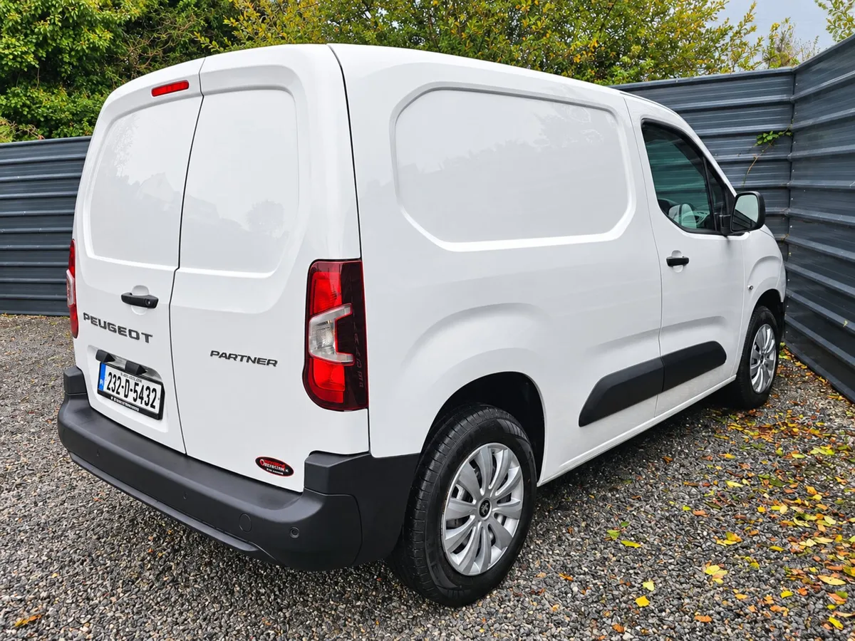 2023 Peugeot Partner Professional Plus - Image 2