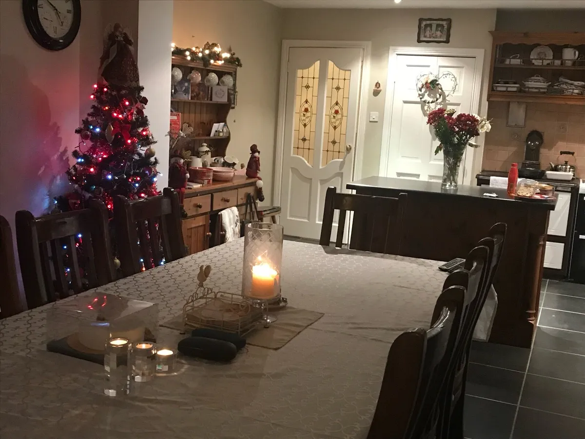 Kitchen table and 8 chairs - Image 2