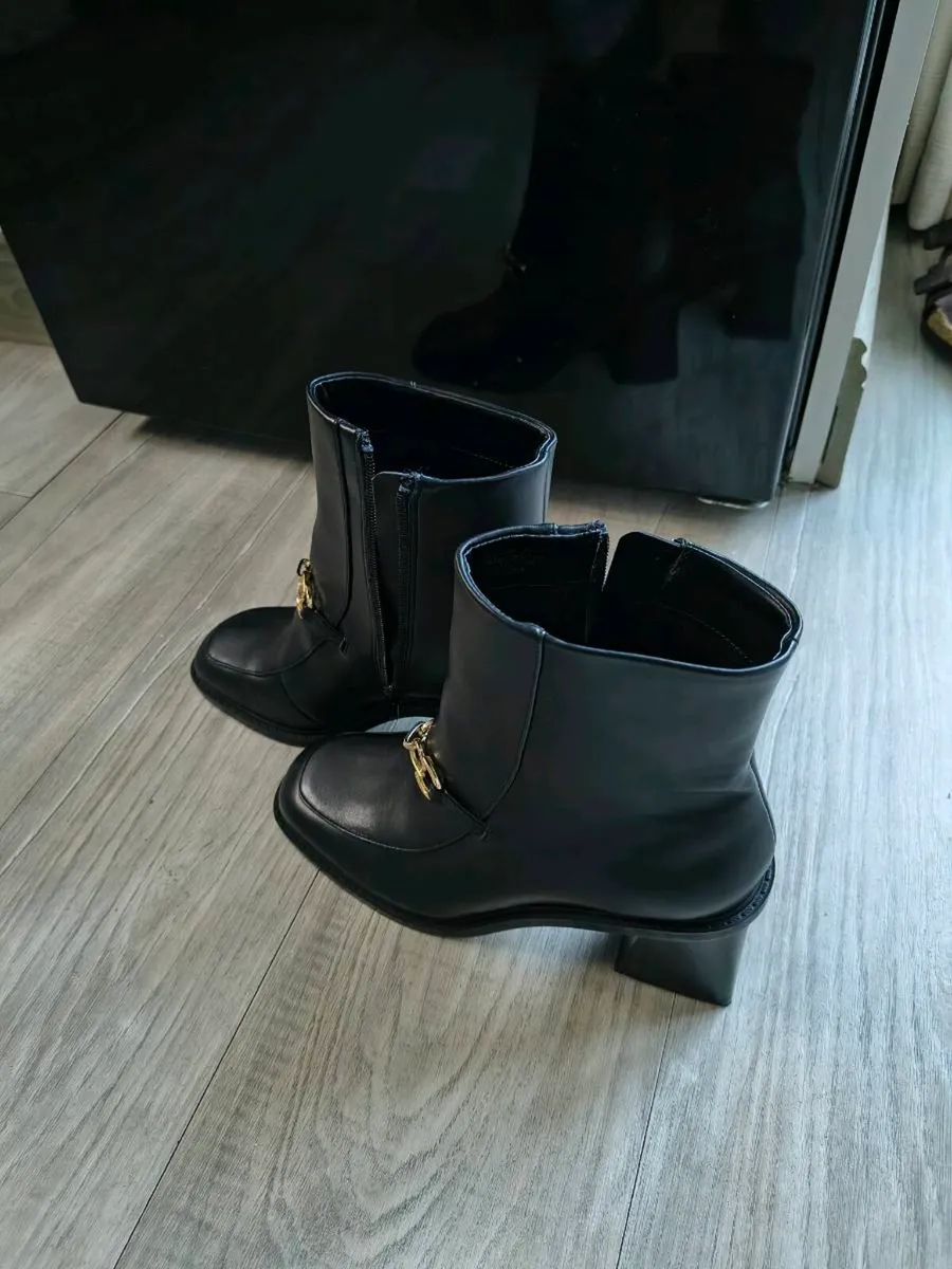 Rita Ora black boots - Image 3