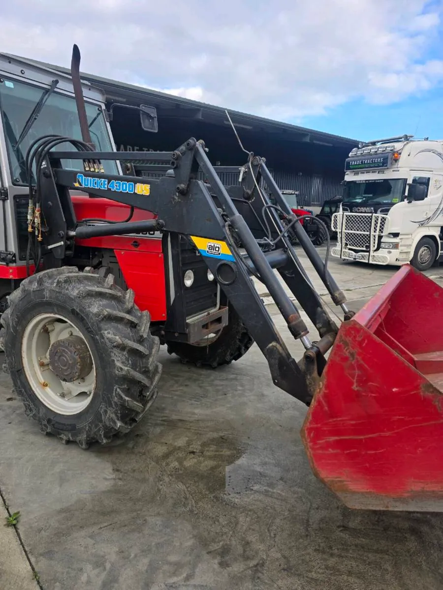 Massey Ferguson 390 loader - Image 1