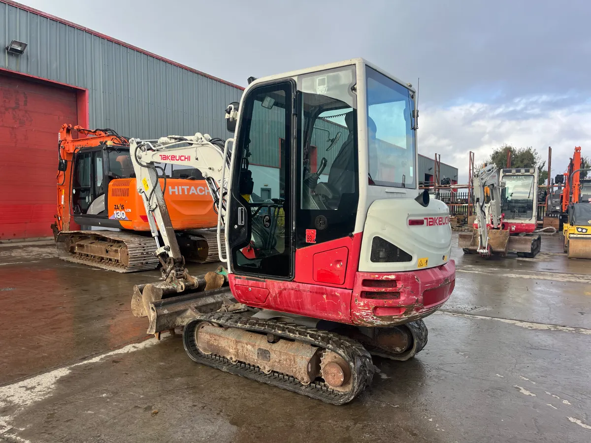 2016 Takeuchi TB230 - Image 3