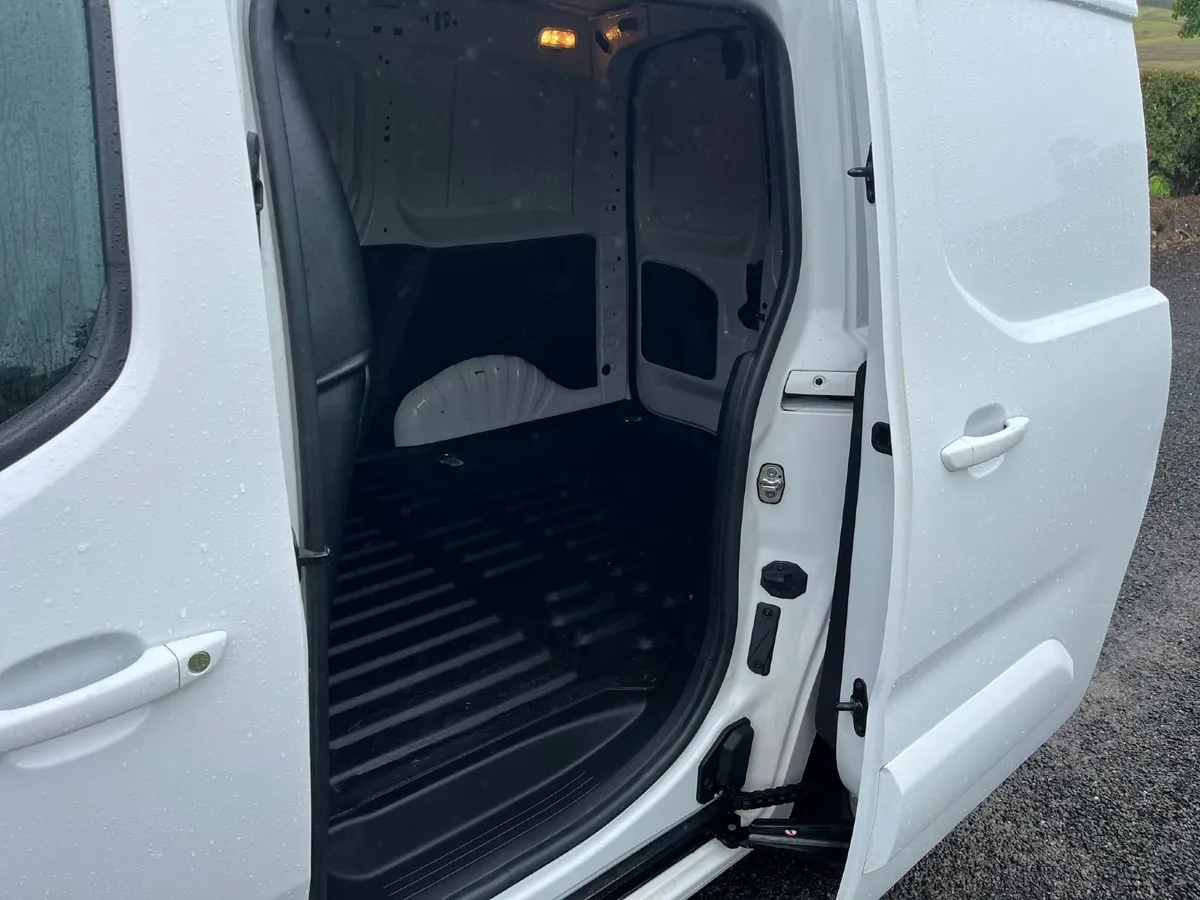 Vauxhall Combo 2021 - Image 2
