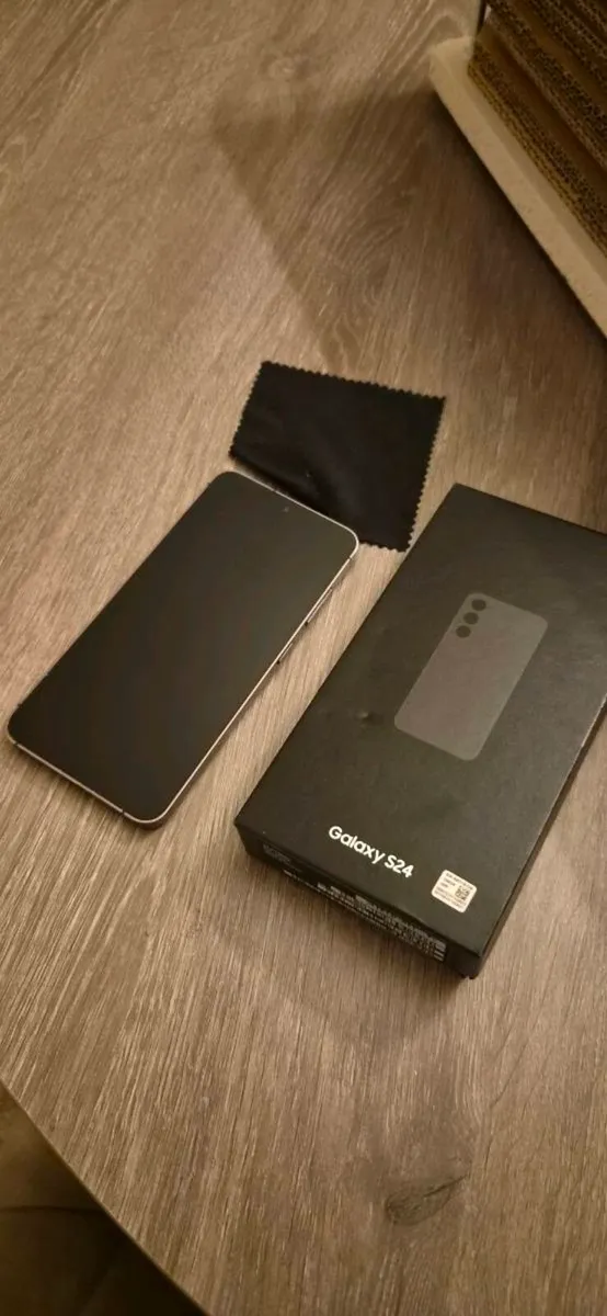 Samsung Galaxy S24 246GB Onyx Black - Image 2