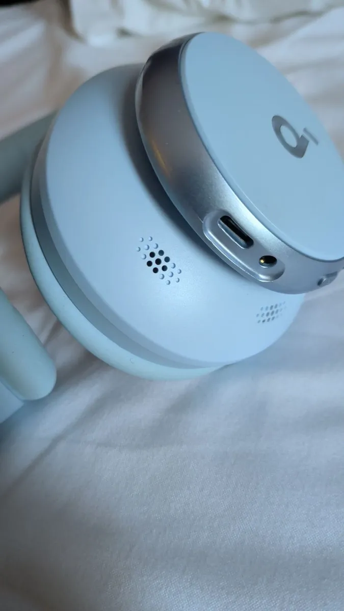 Earphones - Image 2