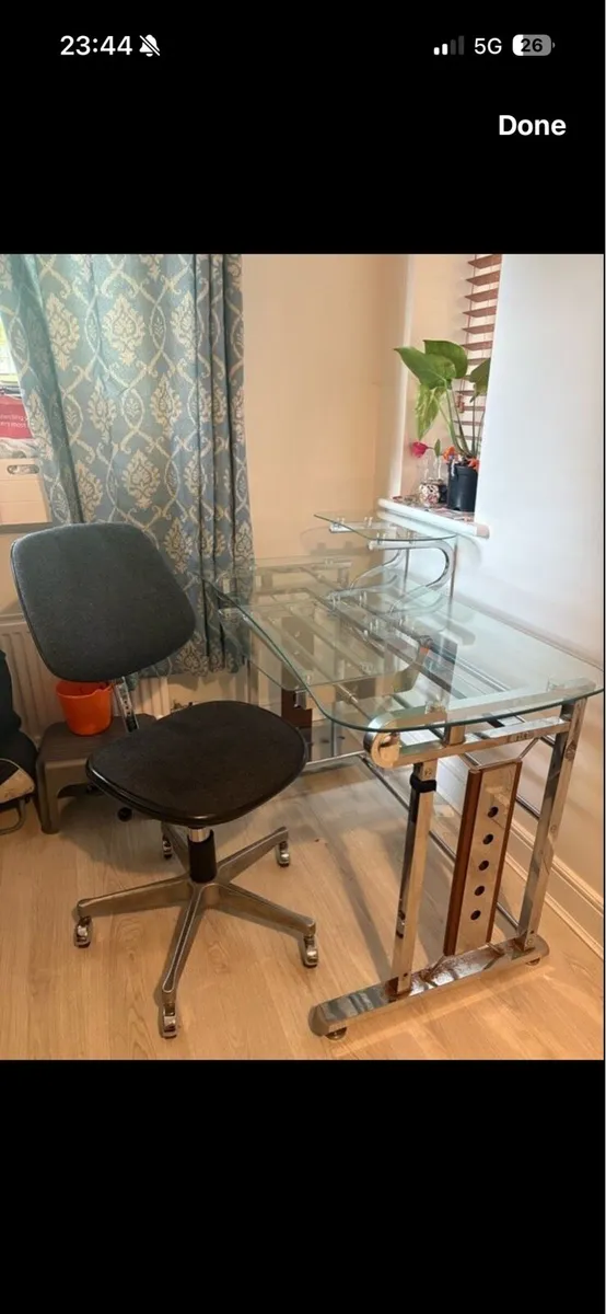 Office table - Image 2