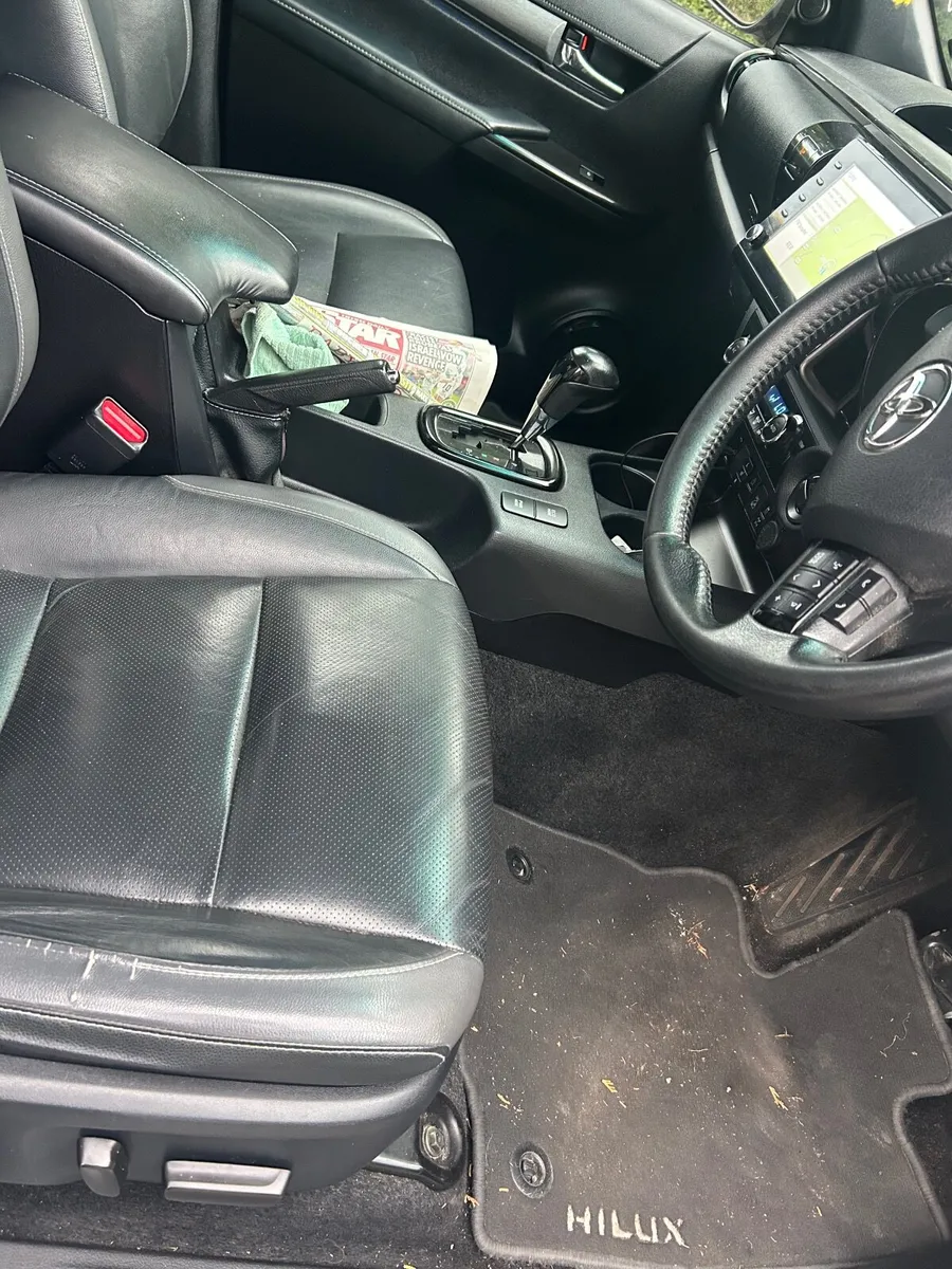 2021 Toyota Hilux auto full leather doe low mileag - Image 3