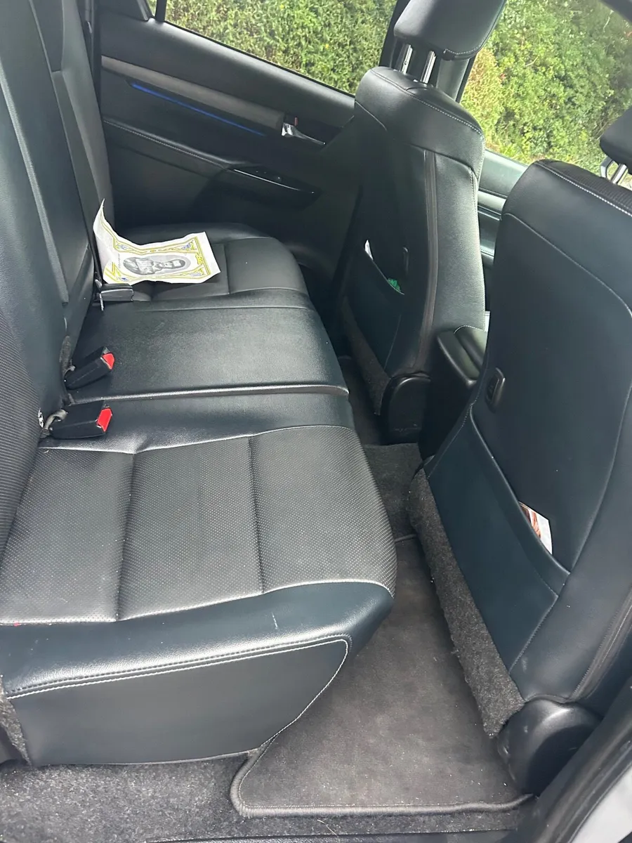 2021 Toyota Hilux auto full leather doe low mileag - Image 4