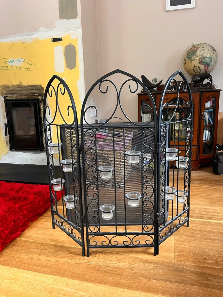 Cast iron fireplace insert with front grate - Image 4
