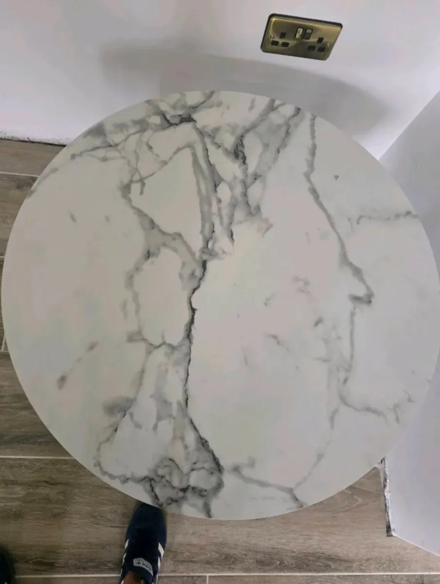 Marble effect table - Image 2